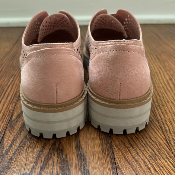 Pink Vince Camuto oxfords, size 9 - Picture 5 of 5